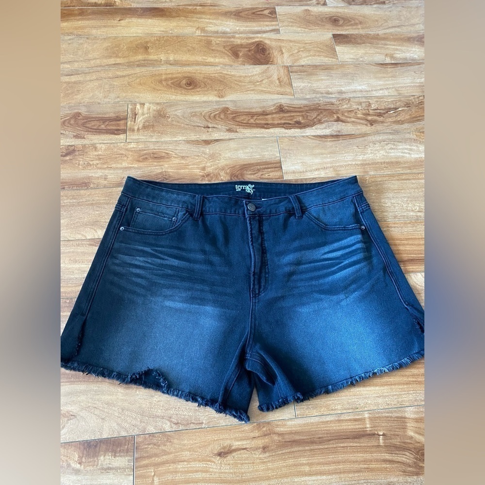 Terra and Sky Plus Size Faded Black Denim Shorts Size 20W